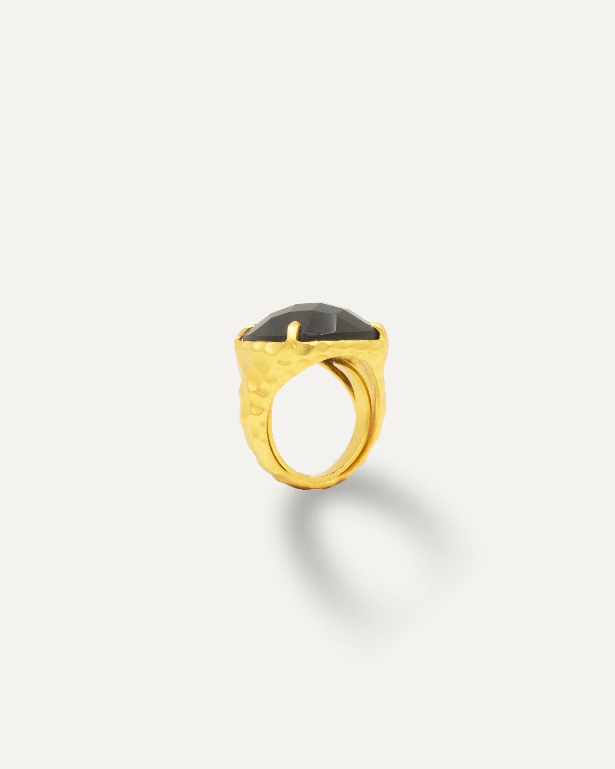 Anillo Dorado Madurei Onix negro